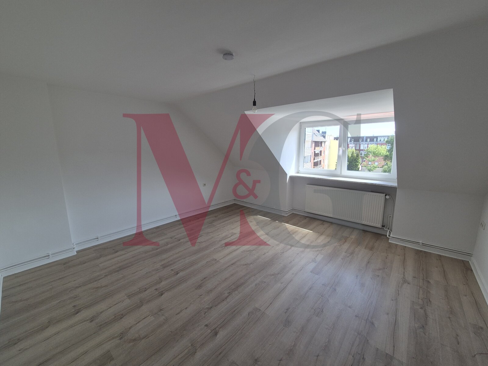Zentrale 2,5 Zimmer Dachgeschosswohnung Zentrale 2,5 Zimmer Dachgeschosswohnung