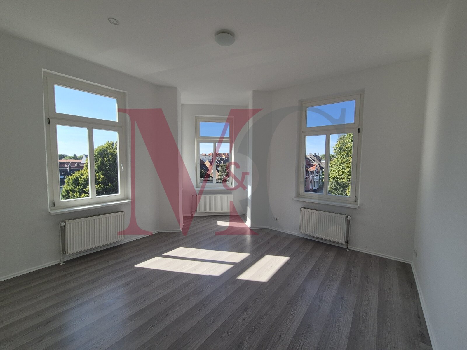 Helle 3 - Zimmer Wohnung mit Altbaucharme Helle 3 - Zimmer Wohnung mit Altbaucharme