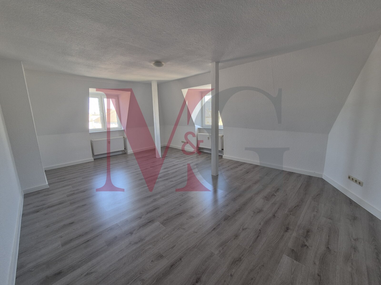 Helle Dachgeschosswohnung in der Innenstadt Helle Dachgeschosswohnung in der Innenstadt